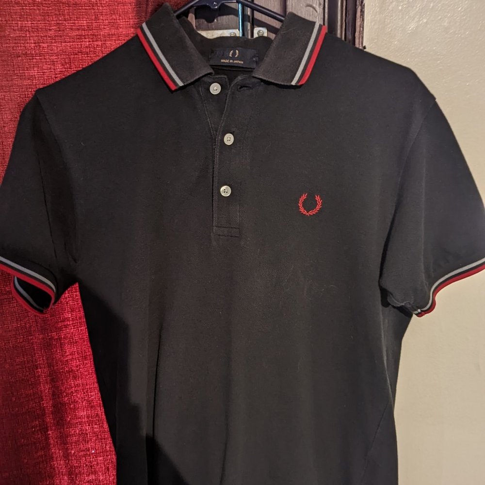 Fred Perry - Size Medium